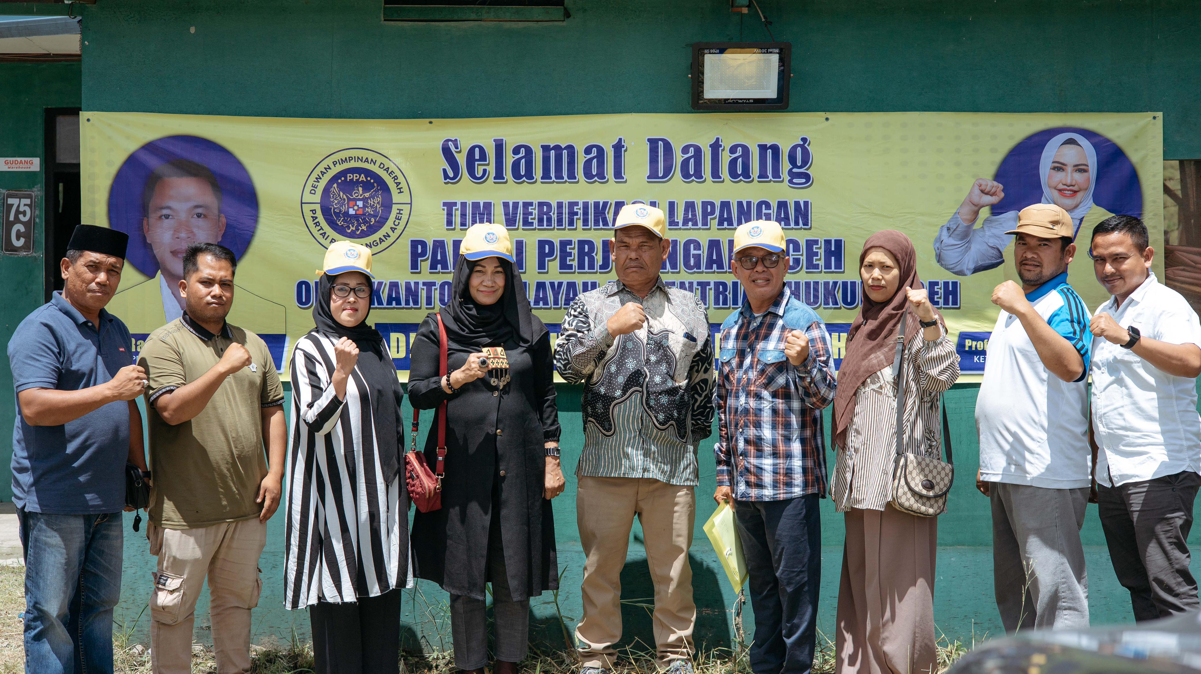 penyerahan berkas dan pemasangan spanduk di DPD Aceh Tengah - Image 5